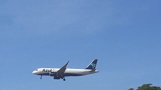 Airbus A320NEO PR-YRC na aproximação final antes de pousar em Manaus vindo do Rio de Janeiro