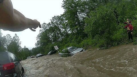 NY state police rescue stranded motorists amid flash floods