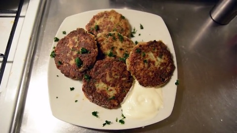 How to make crispy cauliflower fritters