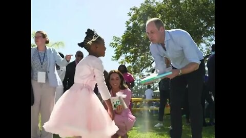 An Adorable Moment Between Prince William and a Little Girl! #shorts