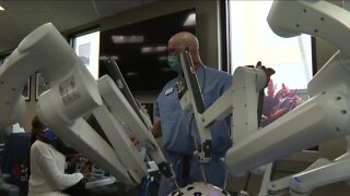 Hospital shows off surgical robots at open house