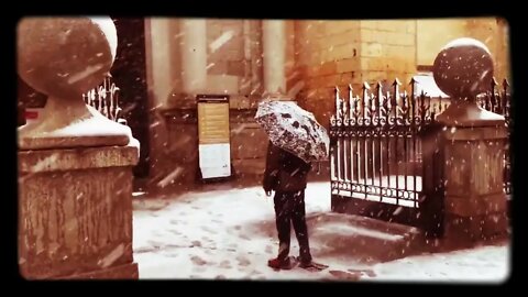 Hermoso! Entrada de la Catedral de Segovia bajo la nevada...