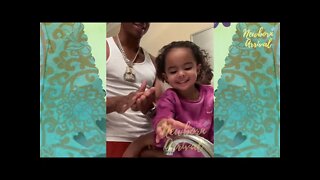 Snoop Dogg's Son Cordell Styles Daughters Hair During Daddy Duty! 💁🏾‍♀️