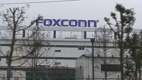 Foxconn blames computer glitch, promises to fix pay