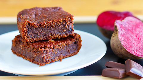 How to make dark chocolate beetroot brownies