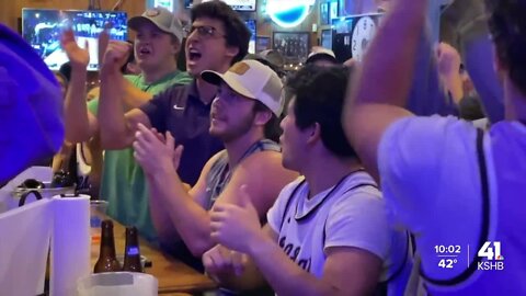 Fans pack Kite's Bar and Grill in Manhattan to celebrate K-State's Sweet 16 win