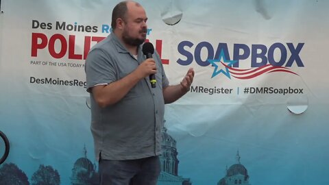 Ryan Melton speaks at the Des Moines Register Political Soapbox during the Iowa State Fair：/03