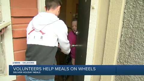 Volunteers help Meals on Wheels deliver hot holiday meals in Tulsa