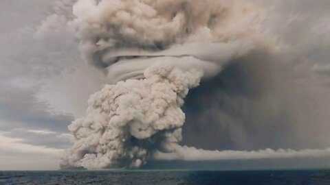 TONGA VOLCANO CAUSES TSUNAMIS & SHOCK WAVES AROUND THE WORLD | 17.01.2022