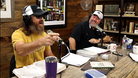 Jase Accidentally Kills Off a Local Service & How Phil Repels Black Widows | Ep 382