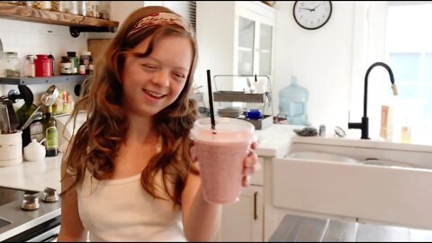 Make a Strawberry Smoothie with Hadassah