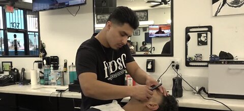 Las Vegas Latino-owned business, Icon Barbershop, makes history in U.S. with razor brand for barbers