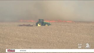 Fires near N.P. Dodge and Hummel Parks burn on windy day