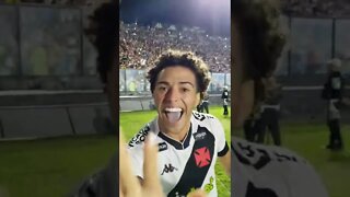 Vasco 1x0 Bahia - Jogadores comemorando a vitória no gramado