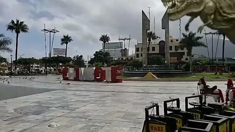 Efectos Especiales: Dinosaurio en la Plaza de Armas