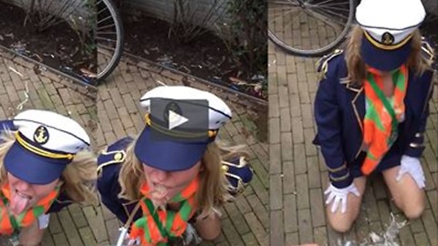 Meisje doet een Paaytje tijdens carnaval in Brabant