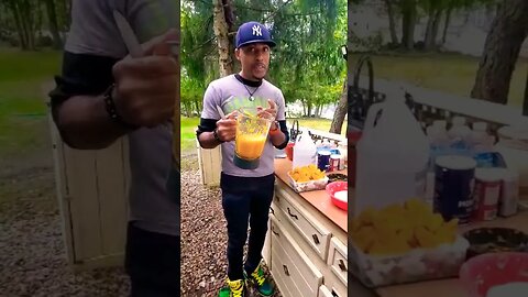 HOW TO ADD COLOR AND FLAVOR TO SOUP! #reels #chickenfootsoup #chickensoup #youtubeshorts #motivation