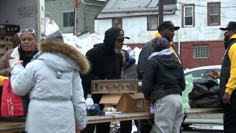 Buffalo F.A.T.H.E.R.S. and Peacemakers pass out food in areas affected by break-ins