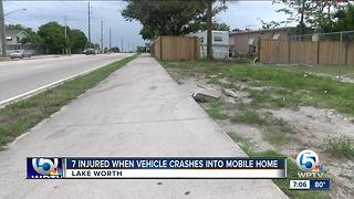 Vehicle crashes into mobile home in Lake Worth