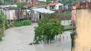 Fortes chuvas deixa várias áreas de Manaus alagada; veja vídeo