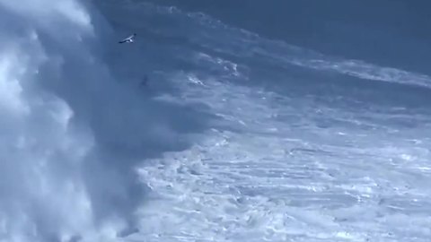 Brazilian Sets World Record For Biggest Wave Ever Surfed