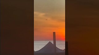 UFO Sighting 🛸 Small Craft Hovering at Sunset 🛸 Brazil 🛸 DISCLOSURE 👽 First Contact 👽