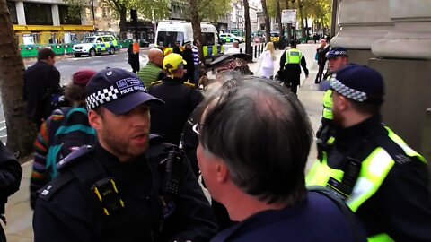 YOU LISTEN TO ME OFFICER YOUR DISMISSED 30/10/2021 #metpolice #australiahouse