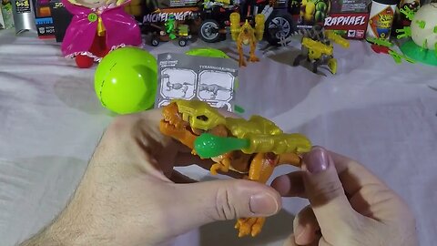 5 Surprise Dino Strike Glow in the dark opening and assembly