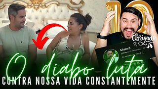 Simone e Kaká choram dizendo em igreja que não são do mundo apesar de trabalharem na música secular