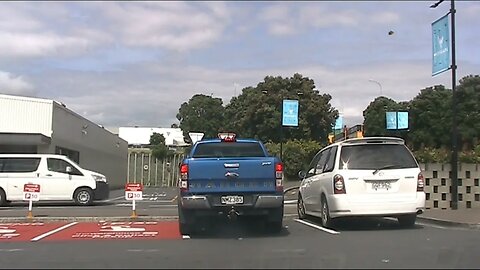 IJWT - Arsehole of the day award - Rego#NMZ385