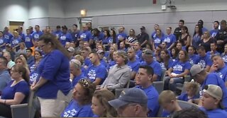 Over 100 police officers show up to Jupiter town council meeting, asking for pay raises