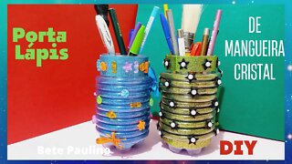 PORTA LÁPIS FEITO COM MANGUEIRA CRISTAL E GLITTER! DIY! PENCIL HOLDER! REUTILIZANDO GARRAFA PET!