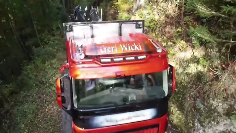 Geri Wicki Transporte Mais-Ballentransport im Berggebiet-6
