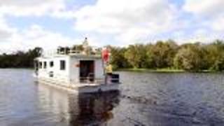 Renting a Houseboat For Your Vacation