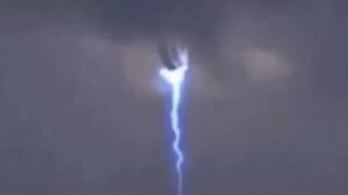 This Was Recοrded In The Sky Οver North Carolina, Υet Something More Βizarre Is Happening In Αmerica