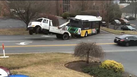 Tow truck unable to tow bus