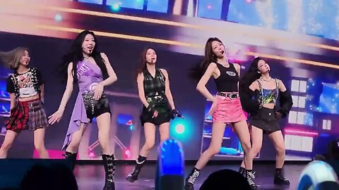 ITZY in Sugarland song Sneakers