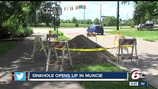 Large sinkhole closes part of McCulloch Boulevard in Muncie