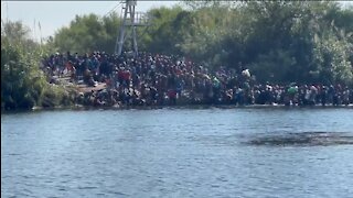 Shocking: Illegal Immigrants Pour Into U.S From Rio Grande