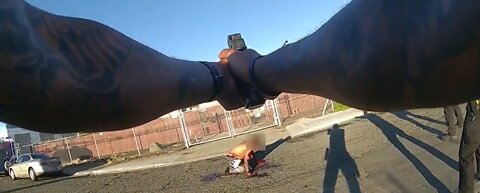 Man throwing blades gets shot. Body cam video of Jason Thompson fatal shooting in Vallejo California