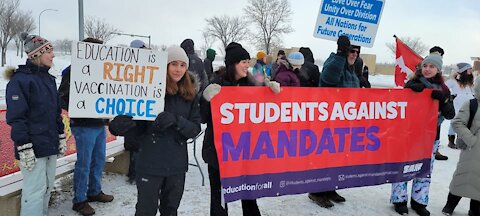 Students Against Mandates Rally at U of M