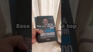 MILIONÁRIO LÊ LIVRO? #shorts