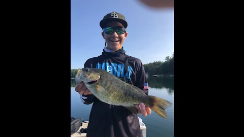 Big Smallmouth with LIVEBAIT!!!