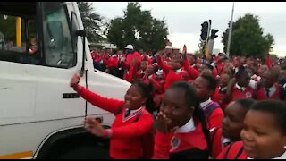 South Africa - Cape Town - Bloekombos Secondary school day 2 Protest (Video) (oyS)
