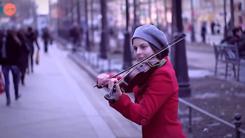 Amazing street performer entertaining the crowds |