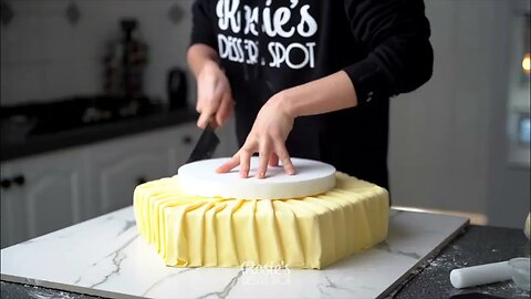 How to make 3 matching engagement cakes