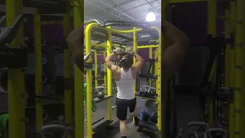 Planet Fitness Dip/Pull/Stand #calisthenics #worldstarhiphop #streetworkout #rambo #weightloss