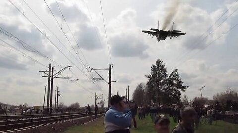 ★★★ Mig-29 low-level fly by