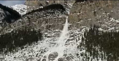 Huge avalanche in Canada looks like snow waterfall