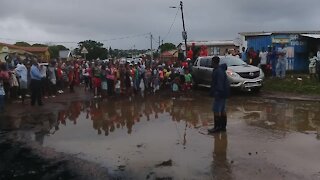 SOUTH AFRICA - KwaZulu-Natal - Nomusa Dube visits a flooded KwaMashu (Videos) (6Zm)